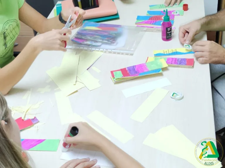 Actividad de manualidades en Aldis