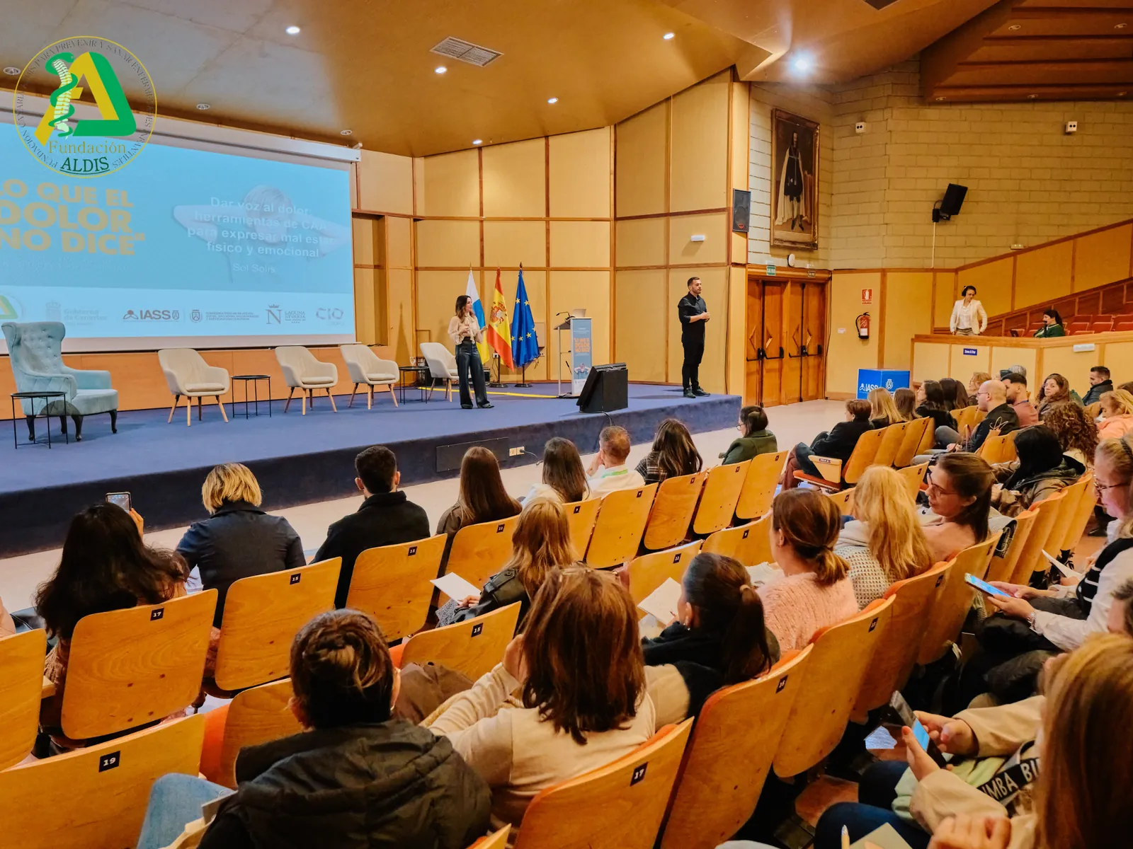 Asistentes al congreso en el auditorio durante una ponencia
